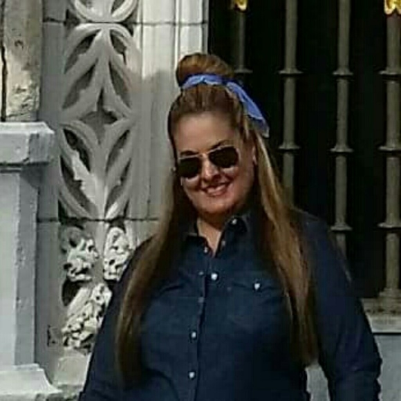 Meet your Posher, Lupe - Picture 2 of 3